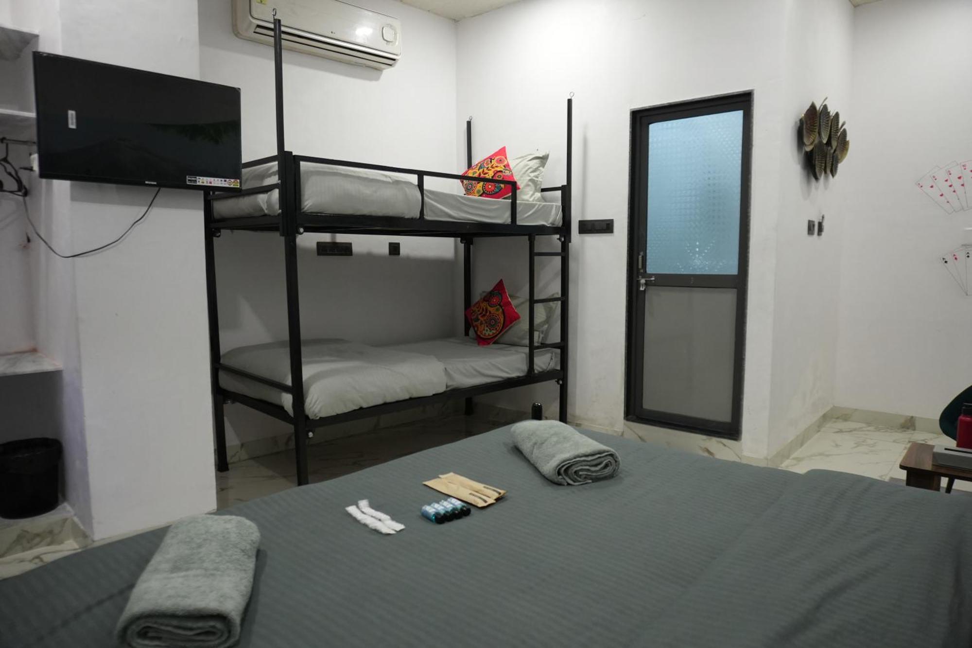 Funky Backpackers Hotel Udaipur Buitenkant foto