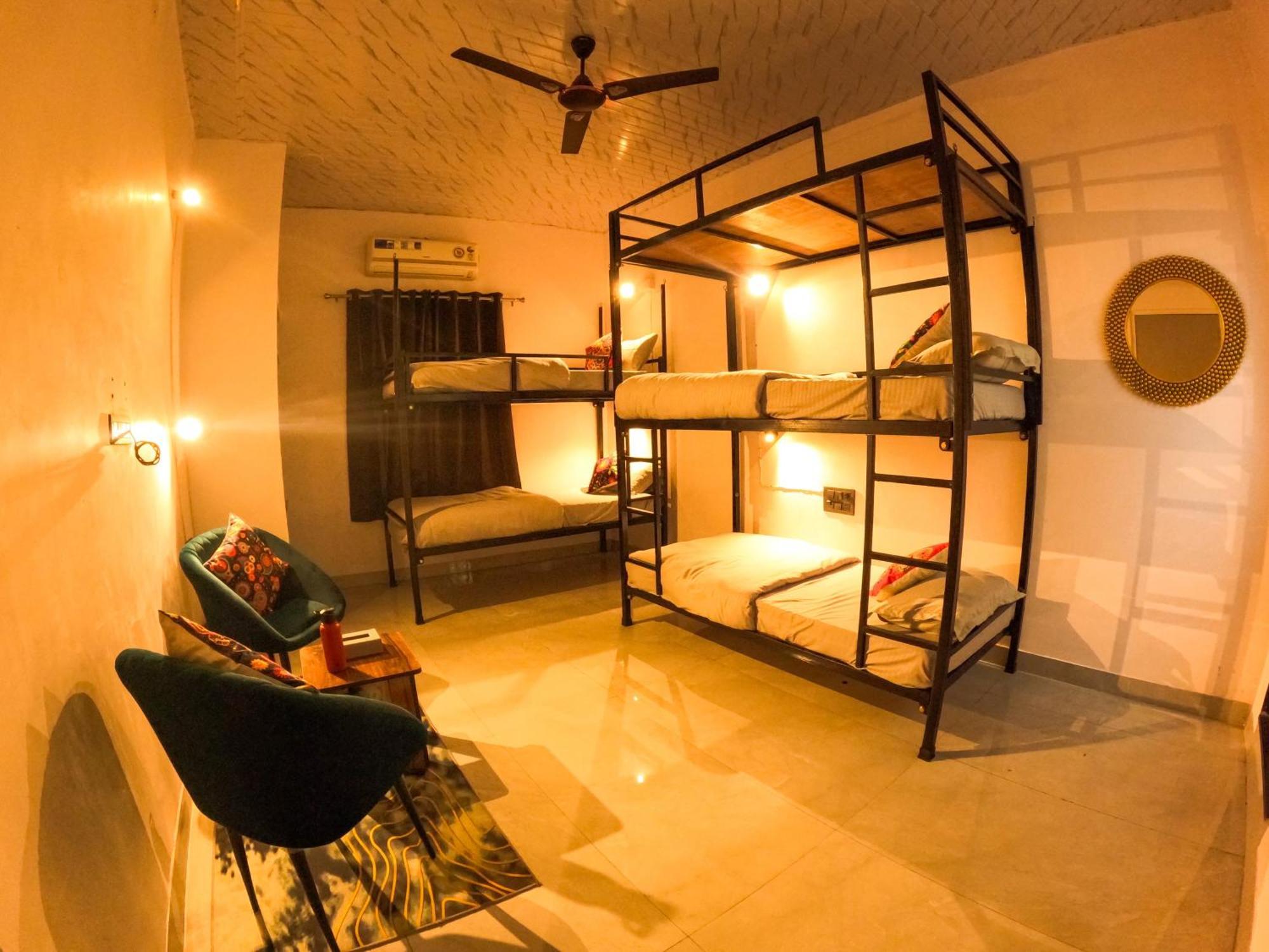Funky Backpackers Hotel Udaipur Buitenkant foto