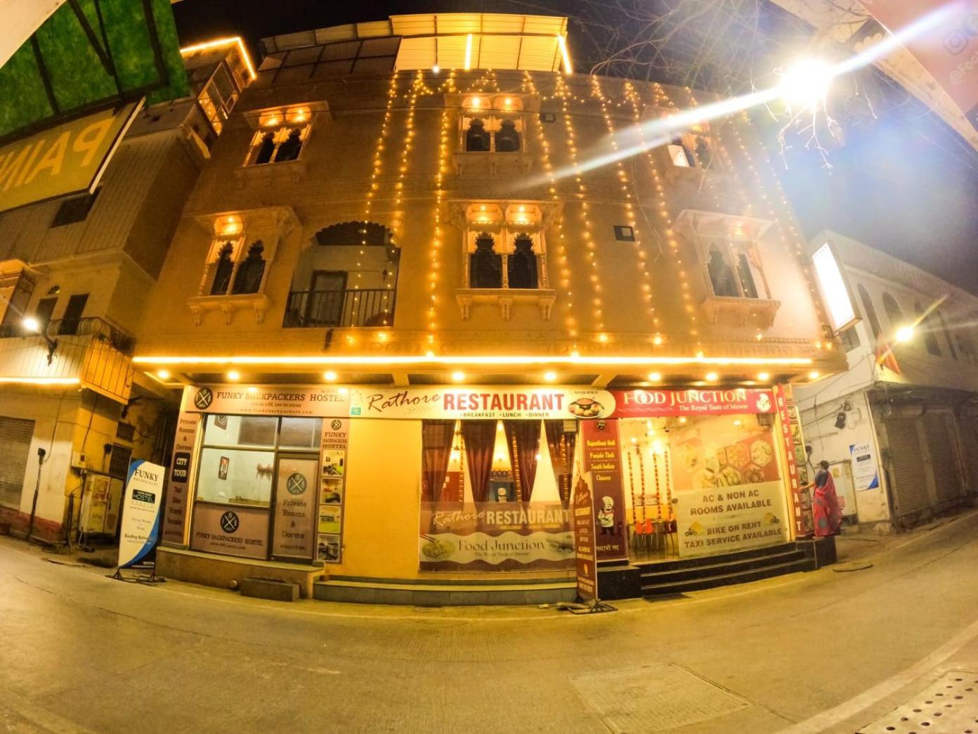 Funky Backpackers Hotel Udaipur Buitenkant foto